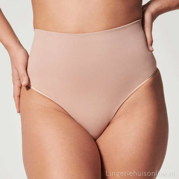 Spanx hoge corrigerende maxi string 40048R